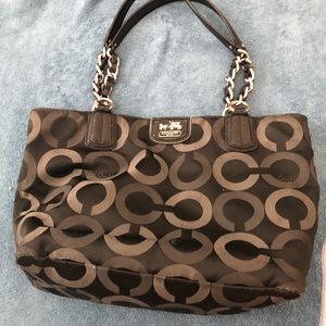 Black shoulder bag coach purse. 15”L x 10”w x 5” h.. in good condtion